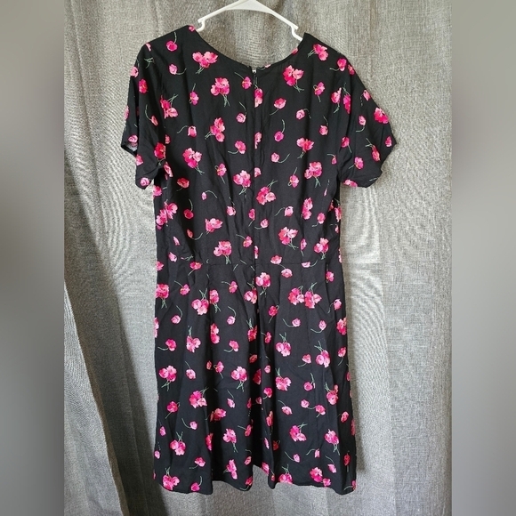 Gap Floral Fit & Flare Dress in Rayon Black Size 14 V Neck Knee Length - Picture 3 of 5